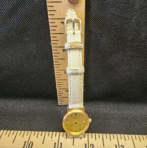 Vintage Bulova Women's Quartz Watch Works Used Leather Band